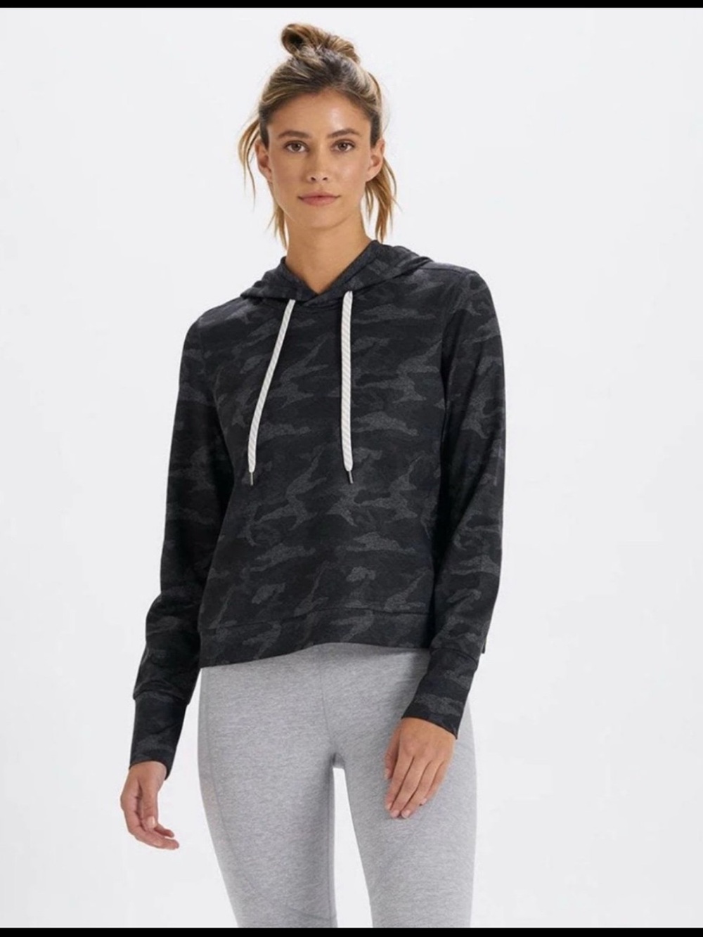 Vuori Halo Essential Cropped Hoodie Black Camo Sz L? (No size tag see photos)